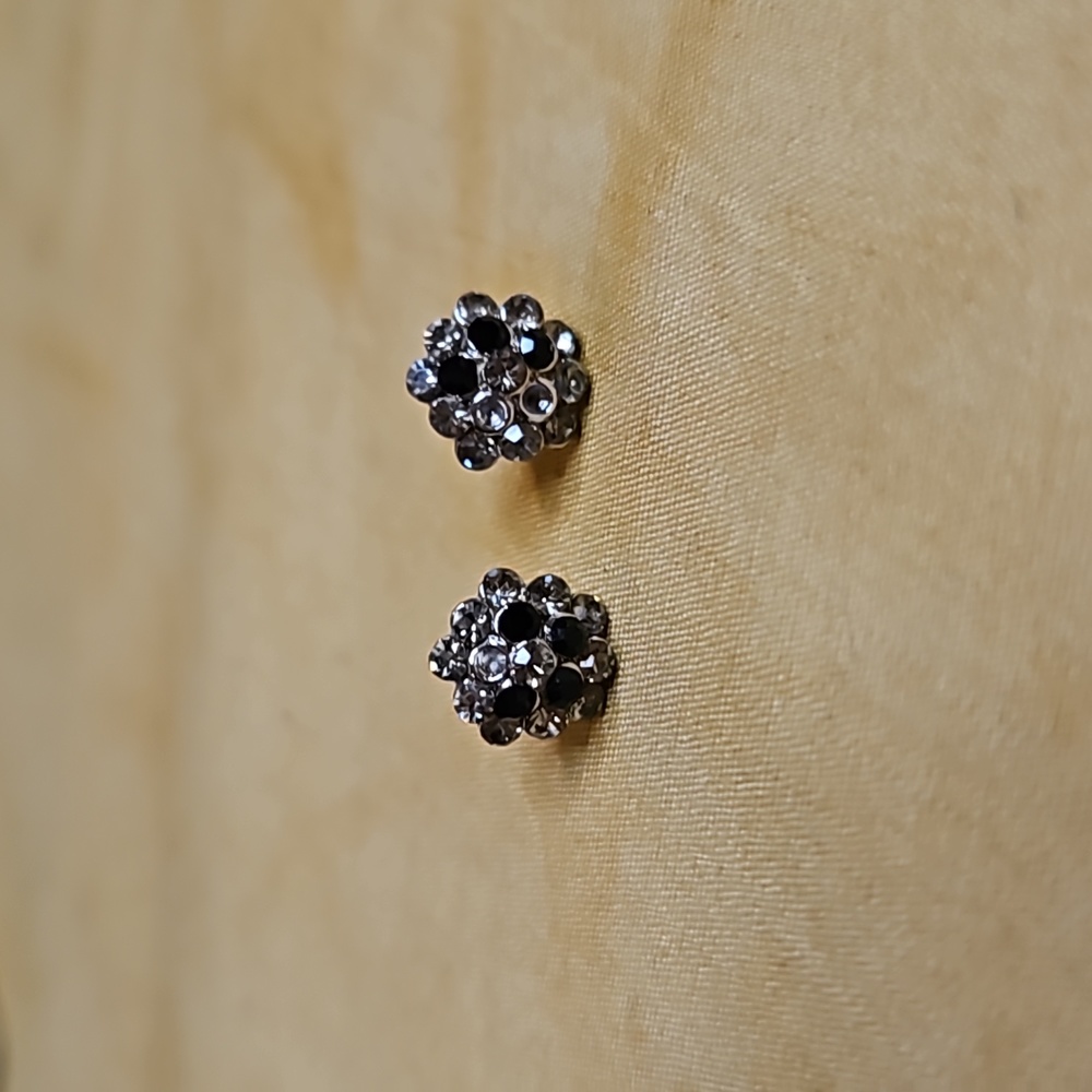Vintage Silver Tone Black Flower Rhinestone 15" Choker & Stud Earring Set - Picture 6 of 8